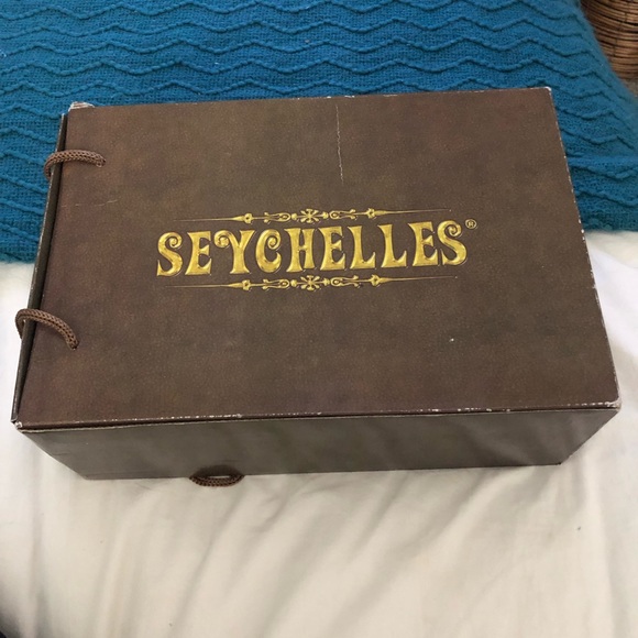 SEYCHELLES // Retro Heels - Picture 3 of 11